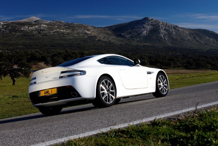 2014 Aston Martin Vantage 6.0 517 HP Vantage Manuel Özellikleri - arabayakit.com
