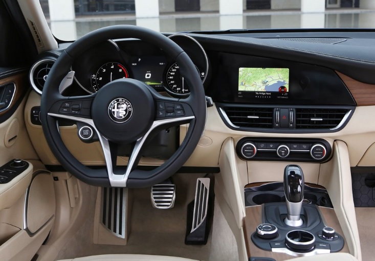 2020 Alfa Romeo Giulia 2.0 4x4 280 HP Veloce AT