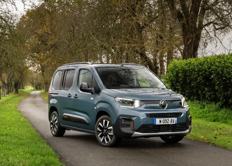 2025 Citroen Berlingo 1.5 BlueHDi 130 HP Max EAT Özellikleri - arabayakit.com