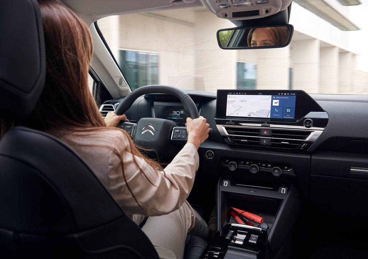 2022 Citroen C4 X 1.2 PureTech 130 HP Feel Bold EAT Özellikleri - arabayakit.com