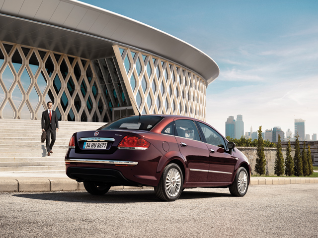 2015 Fiat Linea 1.3 Multijet 95 HP Lounge Manuel Özellikleri - arabayakit.com
