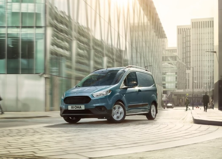 2022 Ford Transit Courier 1.5 TDCi 100 HP Van Deluxe Manuel Özellikleri - arabayakit.com