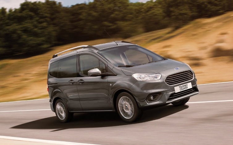 2020 Ford Tourneo Courier 1.5 TDCi Blackline Karşılaştırması