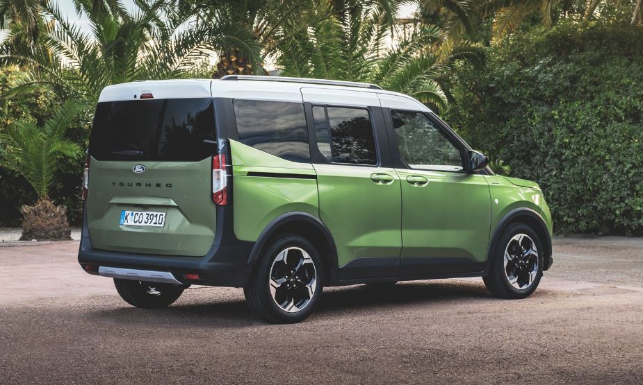 2024 Ford Tourneo Courier 1.5 EcoBlue 100 HP Titanium Manuel Özellikleri - arabayakit.com