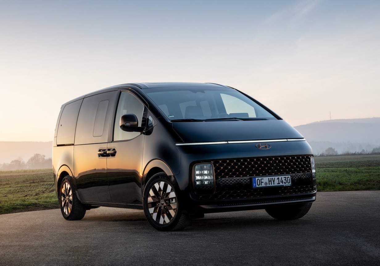 2023 Hyundai Staria 2.2 CRDi 177 HP Elite AT Özellikleri - arabayakit.com
