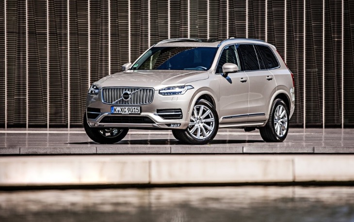 2019 Volvo XC90 2.0 T8 320 HP Momentum Geartronic