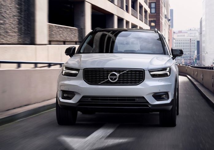 2020 Volvo XC40 2.0 T4 AWD 190 HP R-Design Geartronic Özellikleri - arabayakit.com