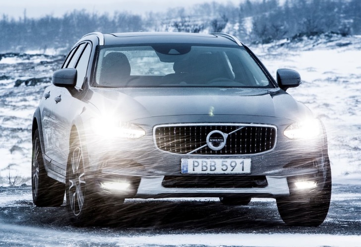 2017 Volvo V90 2.0 D5 235 HP Cross Country Plus Geartronic Özellikleri - arabayakit.com