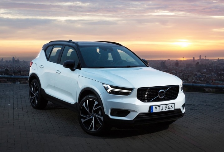 2019 Volvo XC40 1.5 T3 156 HP Momentum Manuel Özellikleri - arabayakit.com