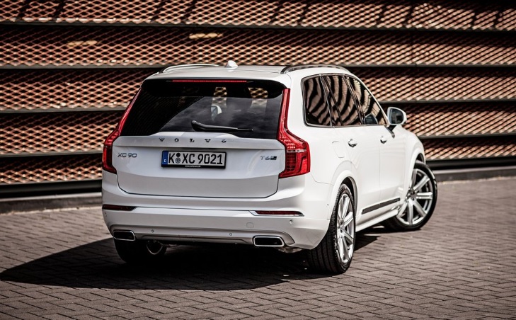 2018 Volvo XC90 2.0 T8 320 HP R-Design AT