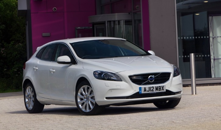 2019 Volvo V40 1.5 T3 152 HP Inscription GearTronic Özellikleri - arabayakit.com