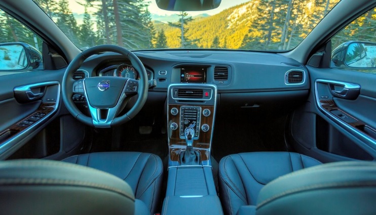 2017 Volvo V60 2.0 T6 4x4 Advance 2017 Volvo V60 2.0 T6 4x4 306 Beygir Advance Geartronic Teknik Verileri