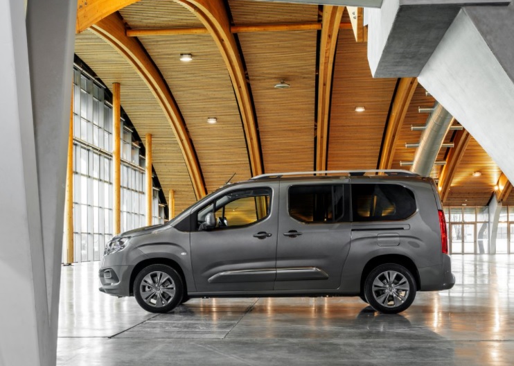 2022 Toyota Proace City 1.5 D 130 HP Passion X-Pack AT Özellikleri - arabayakit.com