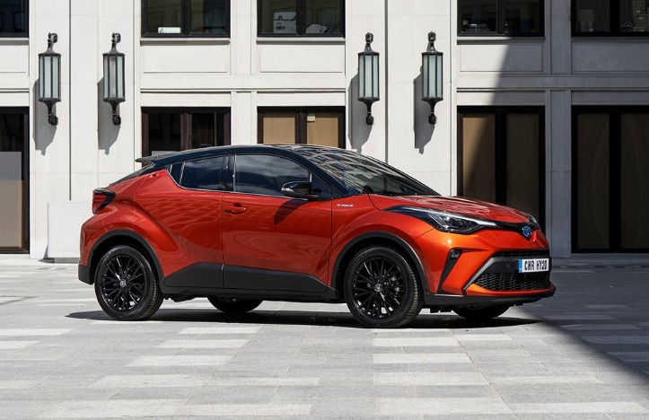 2021 Toyota C-HR 1.8 Hybrid 122 HP Passion e-CVT Özellikleri - arabayakit.com