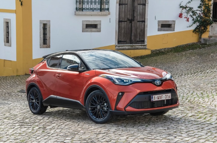 2021 Toyota C-HR 1.8 Hybrid 122 HP Passion e-CVT Özellikleri - arabayakit.com