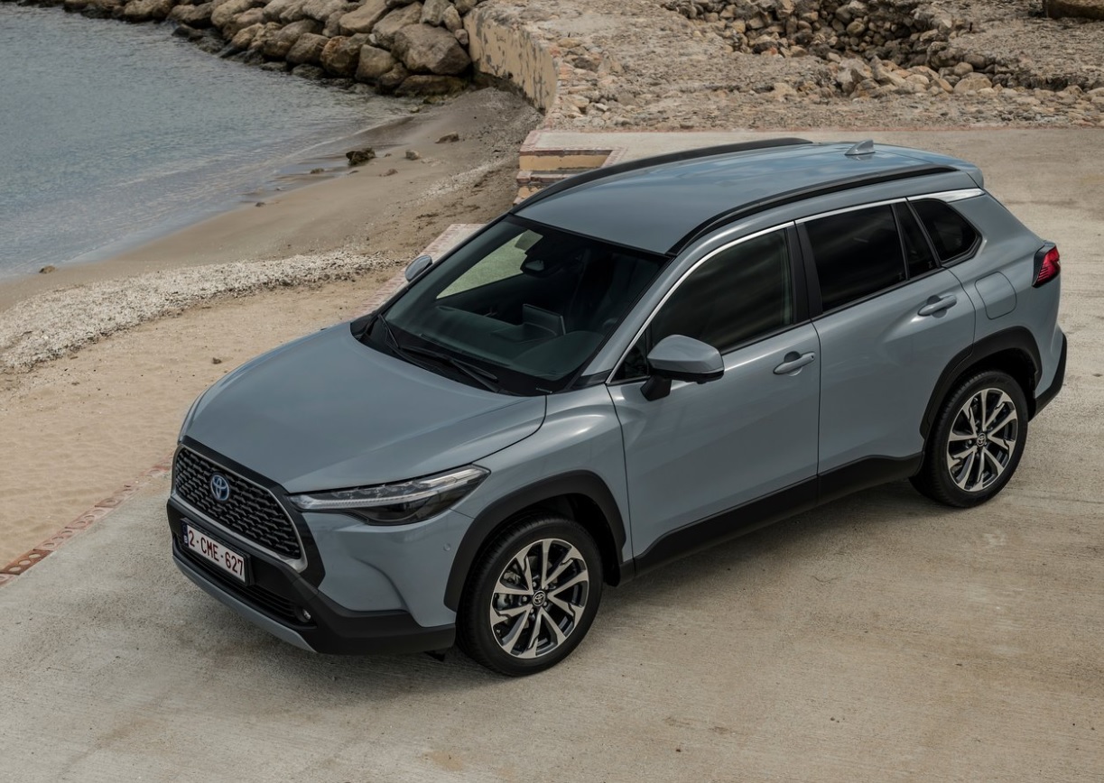 2022 Toyota Corolla Cross 1.8 Hybrid 140 HP Flame X-Pack e-CVT Özellikleri - arabayakit.com