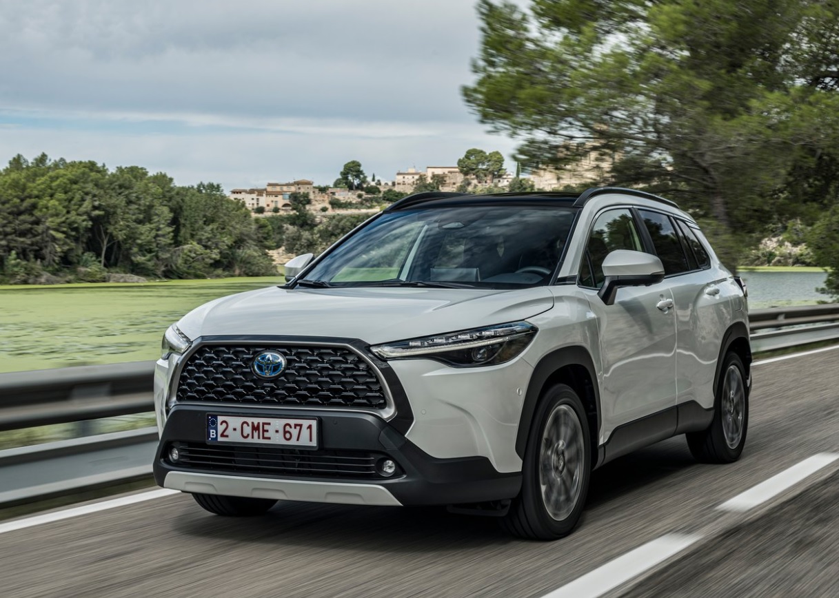 2023 Toyota Corolla Cross 1.8 Hybrid 140 HP Flame e-CVT