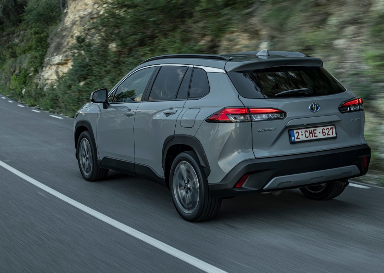 2023 Toyota Corolla Cross 1.8 Hybrid 140 HP Flame e-CVT