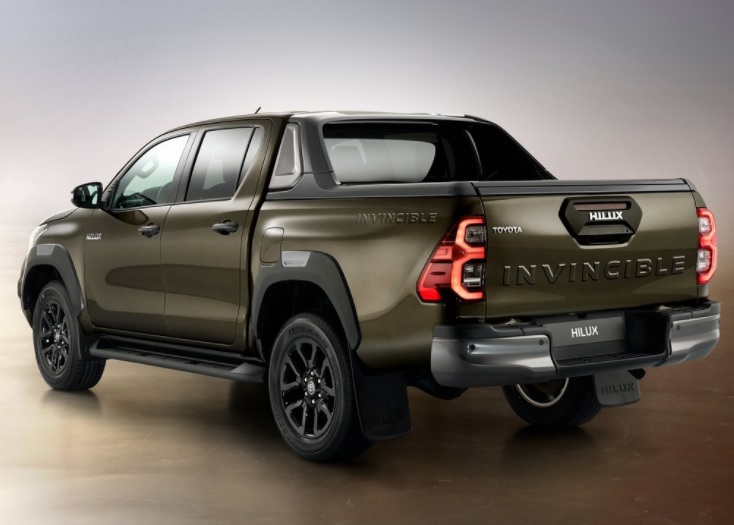 2022 Toyota Hilux 2.4 150 HP Adventure AT