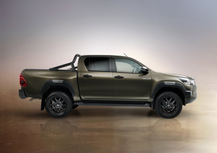 2022 Toyota Hilux 2.4 150 HP Adventure AT