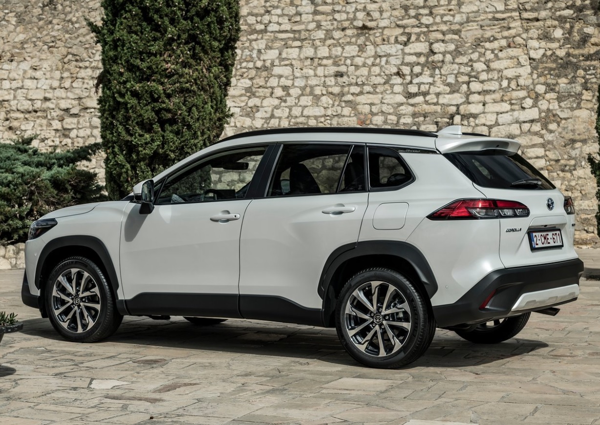 2022 Toyota Corolla Cross 1.8 Hybrid 140 HP Flame X-Pack e-CVT