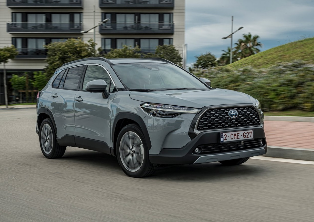 2022 Toyota Corolla Cross 1.8 Hybrid 140 HP Flame X-Pack e-CVT
