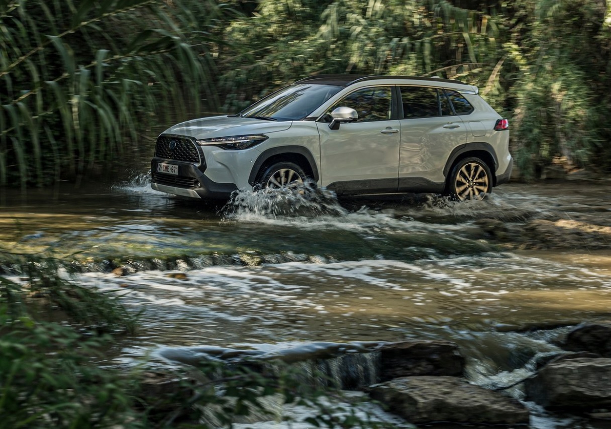 2022 Toyota Corolla Cross 1.8 Hybrid 140 HP Flame X-Pack e-CVT