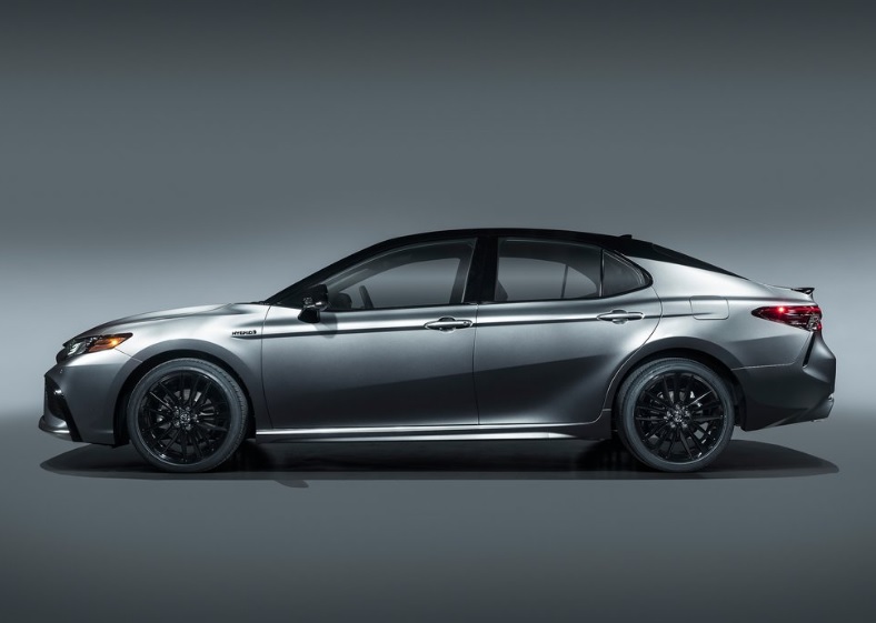 2022 Toyota Camry 2.5 Hybrid 218 HP Passion e-CVT Özellikleri - arabayakit.com