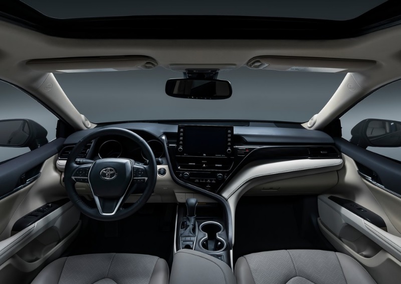 2022 Toyota Camry 2.5 Hybrid 218 HP Passion e-CVT