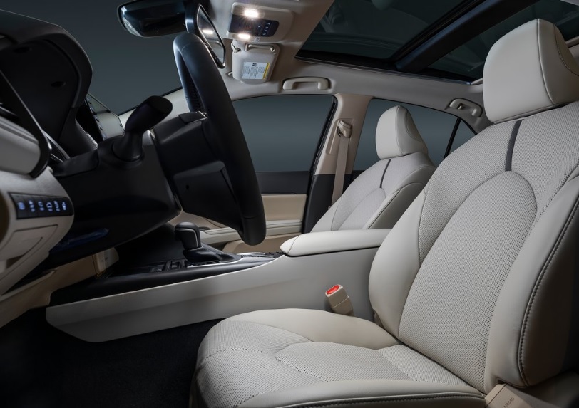 2022 Toyota Camry 2.5 Hybrid 218 HP Passion e-CVT