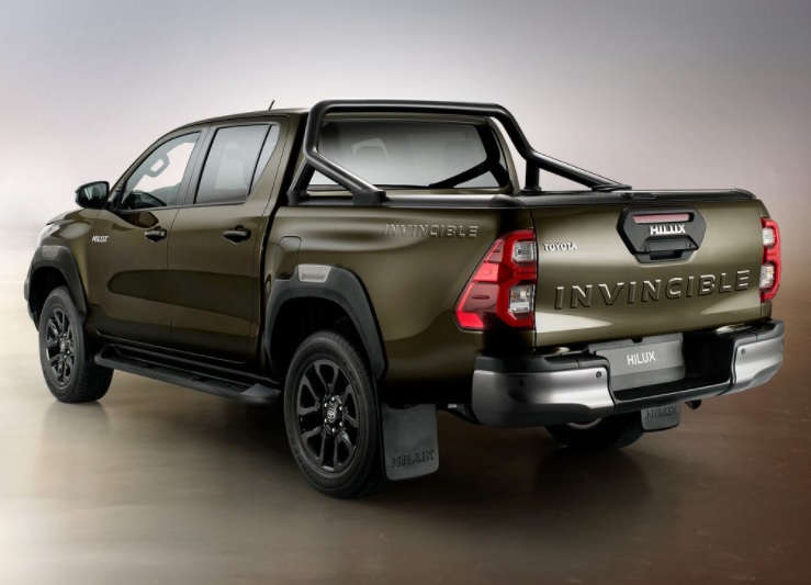 2021 Toyota Hilux 2.4 4x4 150 HP Adventure Manuel Özellikleri - arabayakit.com
