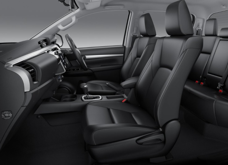 2021 Toyota Hilux 2.4 150 HP Invincible AT