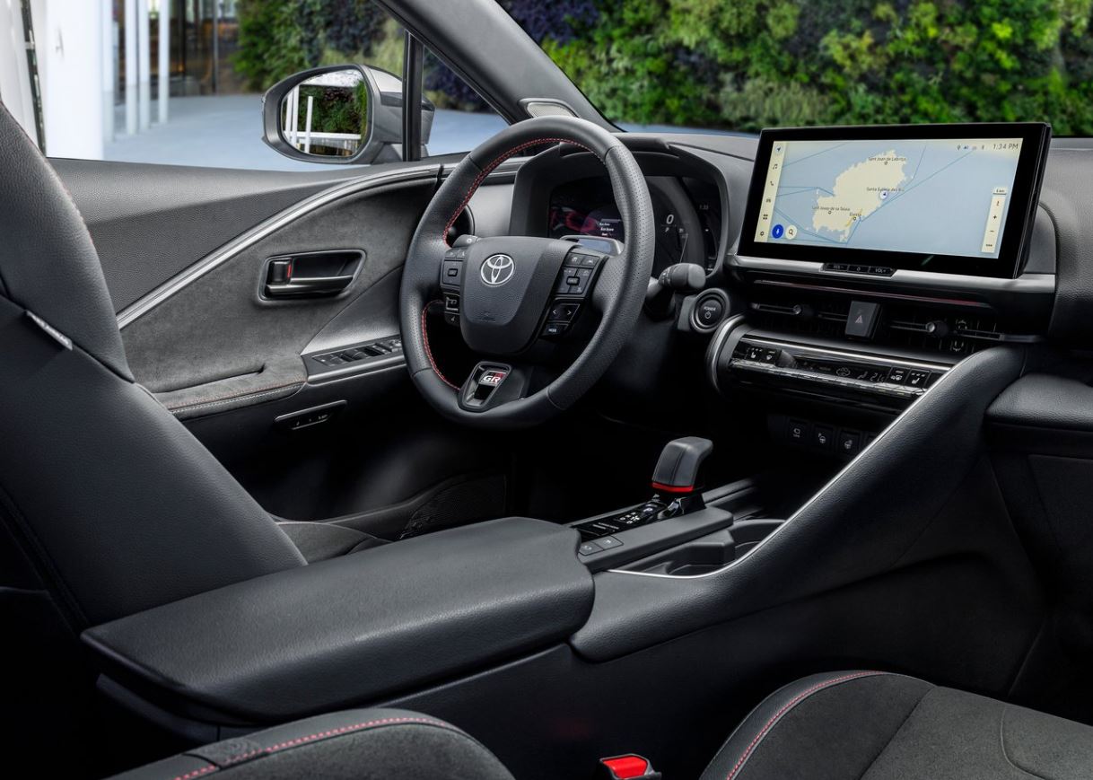 2024 Toyota C-HR 1.8 Hybrid 95 HP Passion X-Sport e-CVT Özellikleri - arabayakit.com