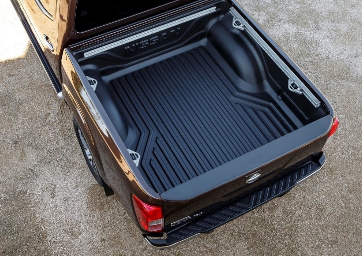 2020 Nissan Navara 2.3 dCi 160 HP Tekna Manuel Özellikleri - arabayakit.com