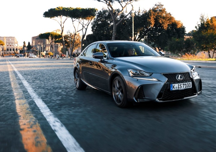 2020 Lexus IS 300h 2.5 223 HP Comfort e-CVT