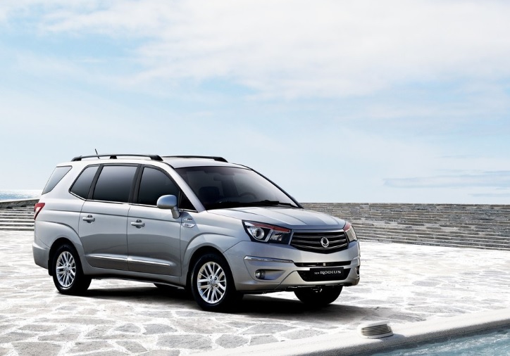 2015 Ssangyong Rodius 2.0 4x2 155 HP Platinum AT Özellikleri - arabayakit.com