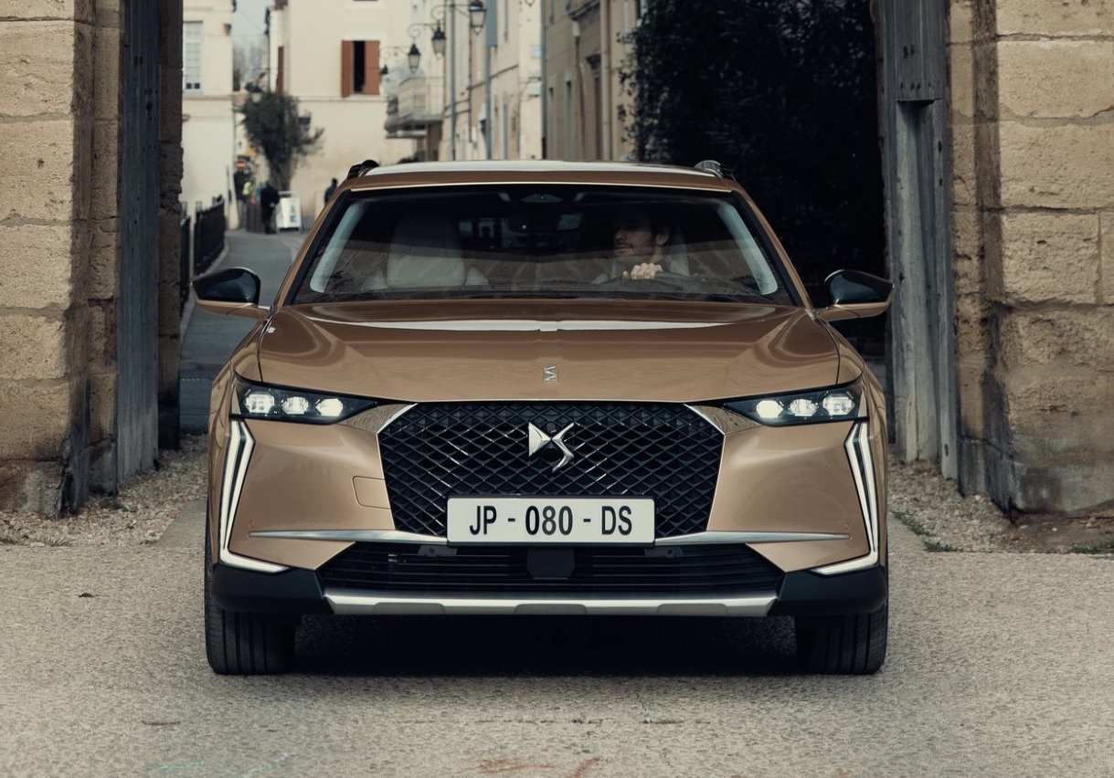 2025 DS DS 4 1.5 BlueHDI 130 HP Pallas EAT8 Özellikleri - arabayakit.com