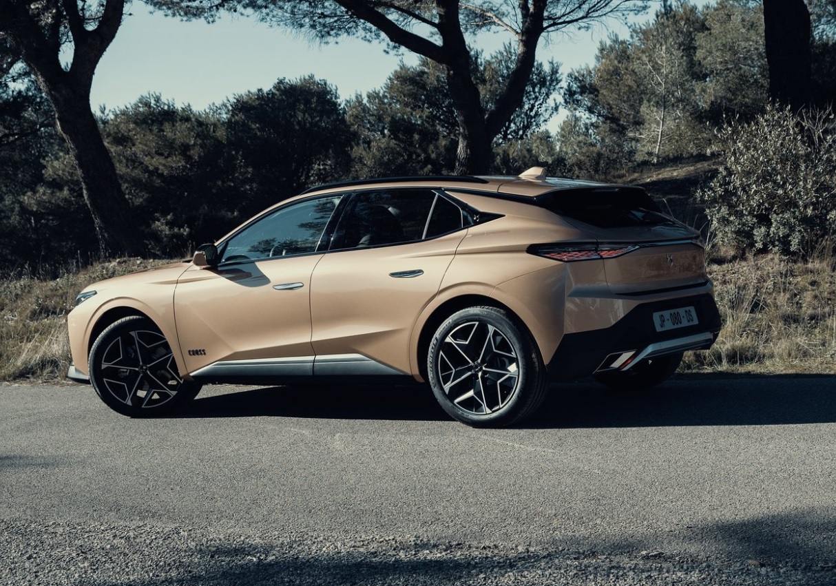 2025 DS DS 4 1.5 BlueHDI Pallas 2025 DS DS 4 1.5 BlueHDI 130 Beygir Pallas EAT8 Teknik Verileri