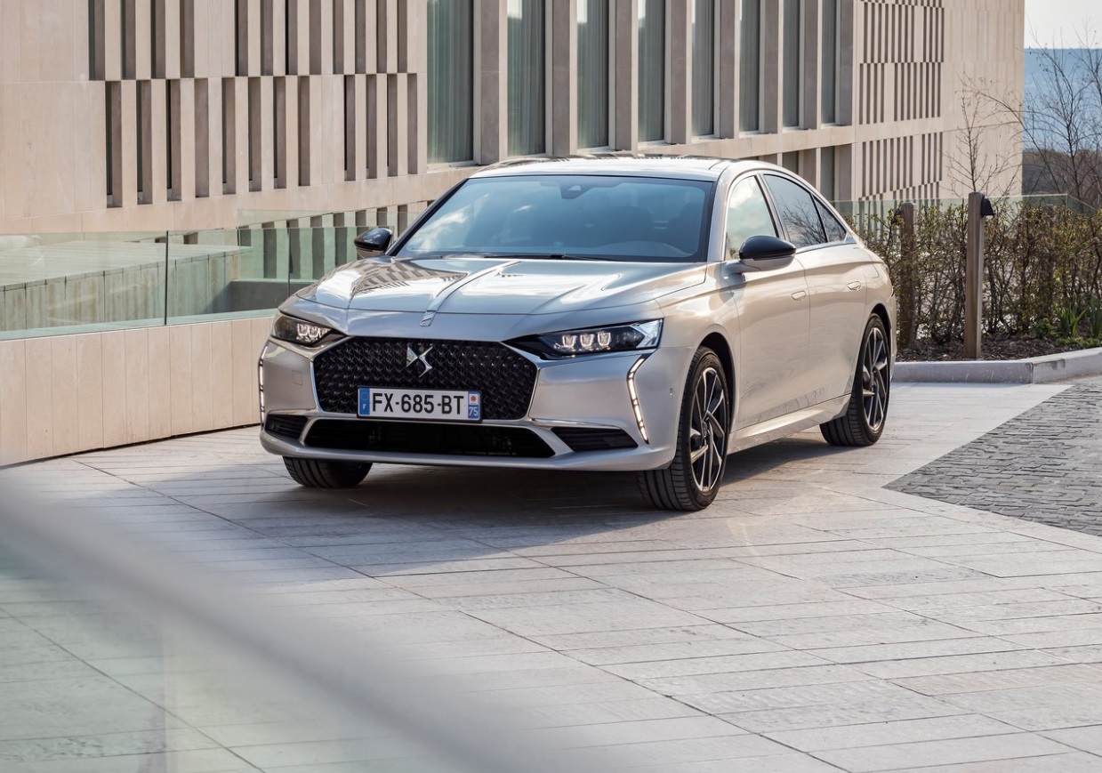 2023 DS DS 9 1.6 PureTech 225 HP Rivoli Plus Otomatik Özellikleri - arabayakit.com