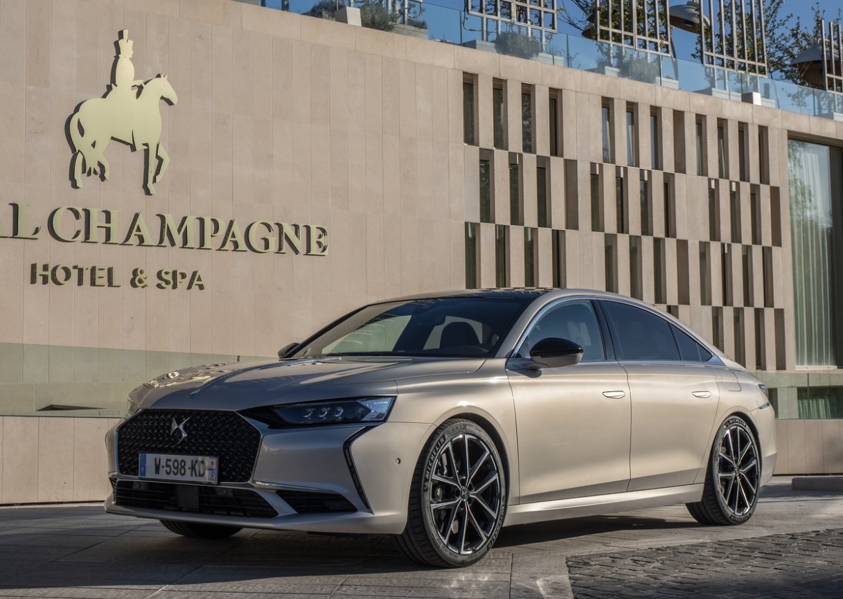 2023 DS DS 9 1.6 PureTech 225 HP Rivoli Plus Otomatik Özellikleri - arabayakit.com