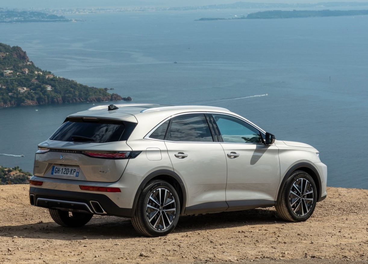 2023 DS DS 7 1.6 Hibrit E-Tense Opera 2023 DS DS 7 1.6 Hibrit 300 Beygir E-Tense Opera Otomatik Teknik Verileri