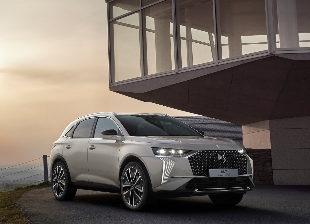 2023 DS DS 7 1.6 Hibrit 300 HP E-Tense Opera Otomatik