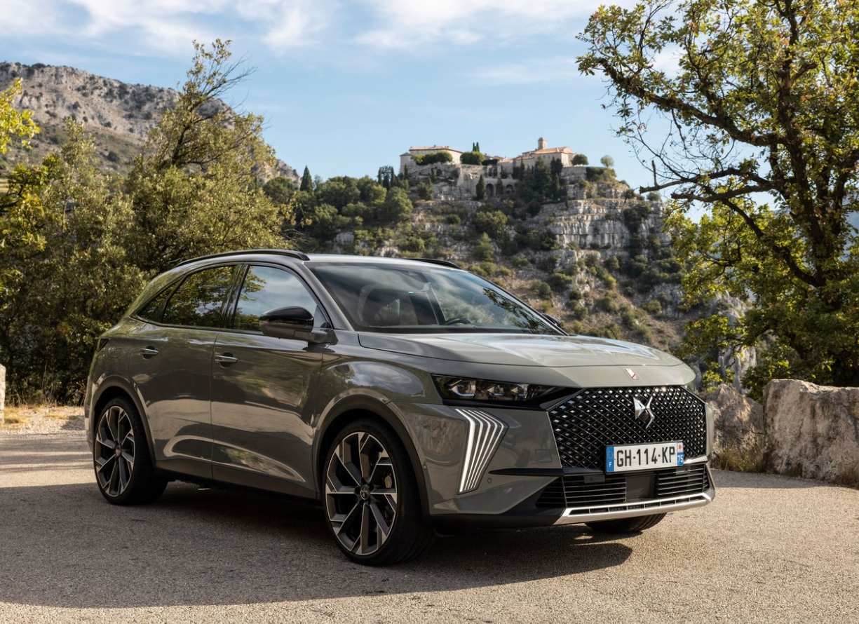 2023 DS DS 7 1.6 Hibrit 300 HP E-Tense Opera Otomatik