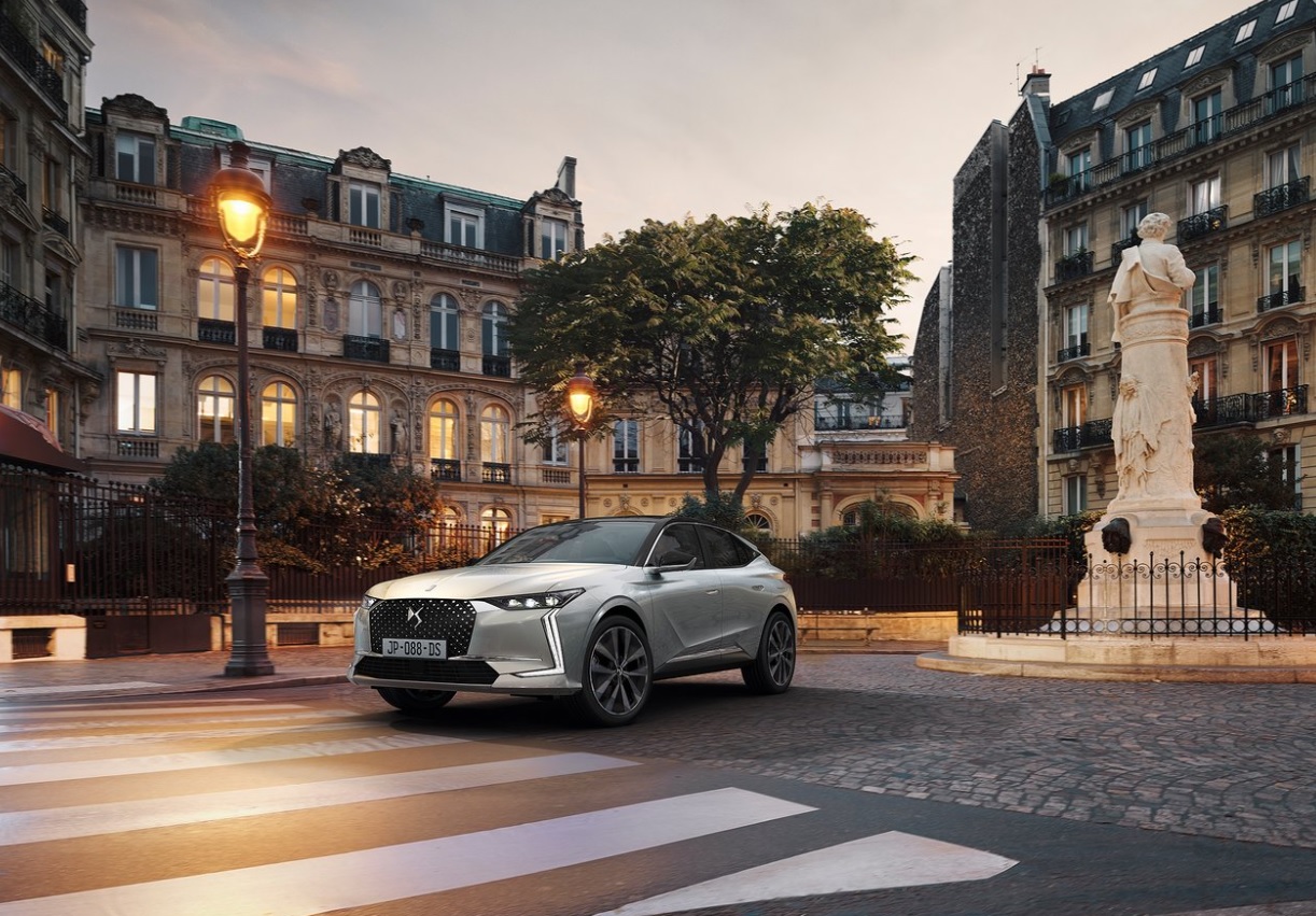 2022 DS DS 4 1.5 BlueHDI 130 HP Trocadero EAT8 Özellikleri - arabayakit.com