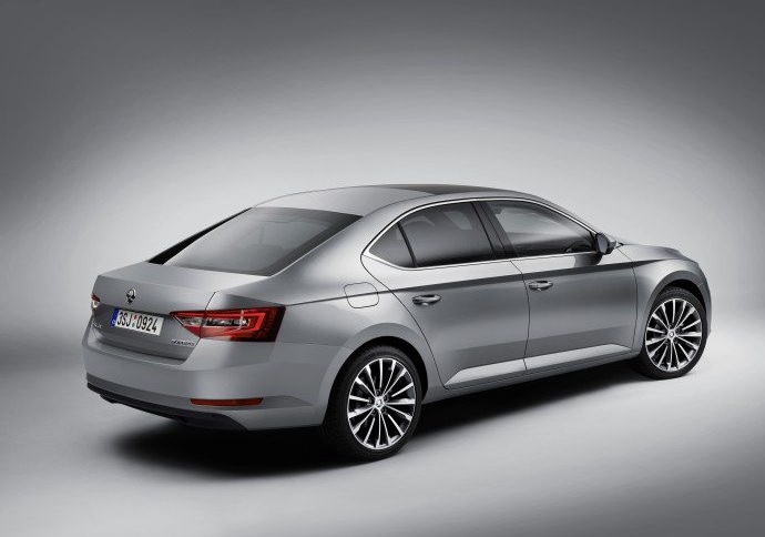 2016 Skoda Superb 1.6 TDI 120 HP Style Manuel Özellikleri - arabayakit.com