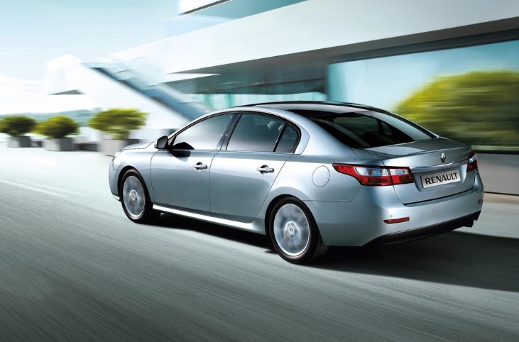 2015 Renault Latitude 1.5 dCi 110 HP Expression EDC Özellikleri - arabayakit.com