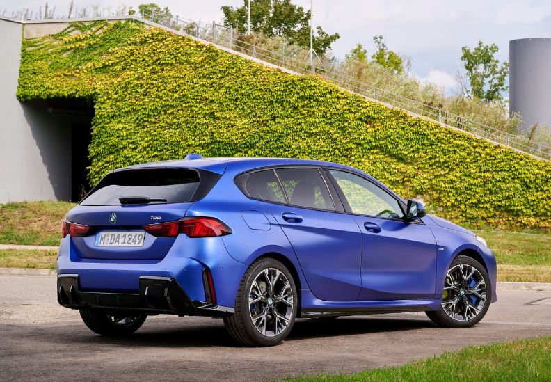 2025 BMW 1 Serisi 120 1.5 170 HP Sport Line Otomatik Özellikleri - arabayakit.com