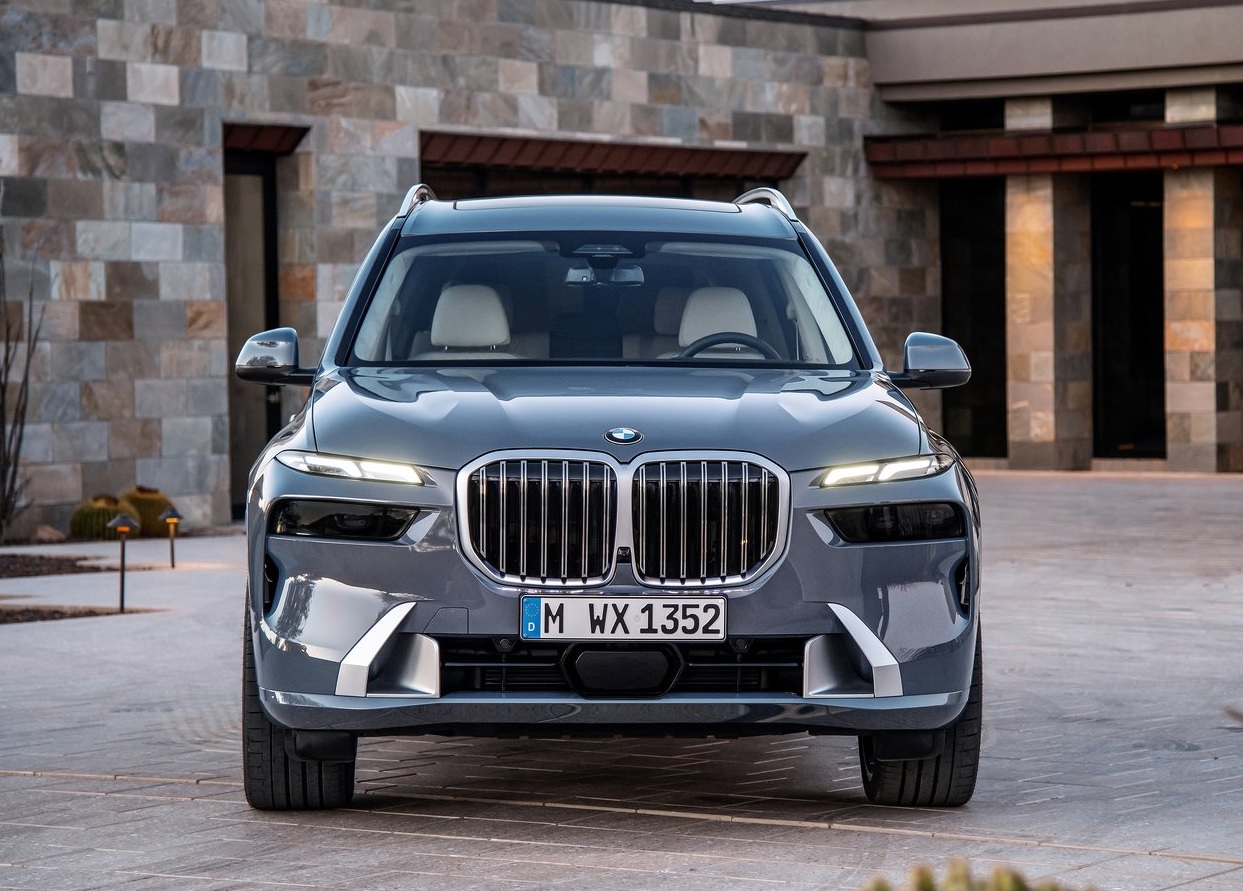 2024 BMW X7 3.0 xDrive40d 340 HP M Excellence Steptronic Özellikleri - arabayakit.com