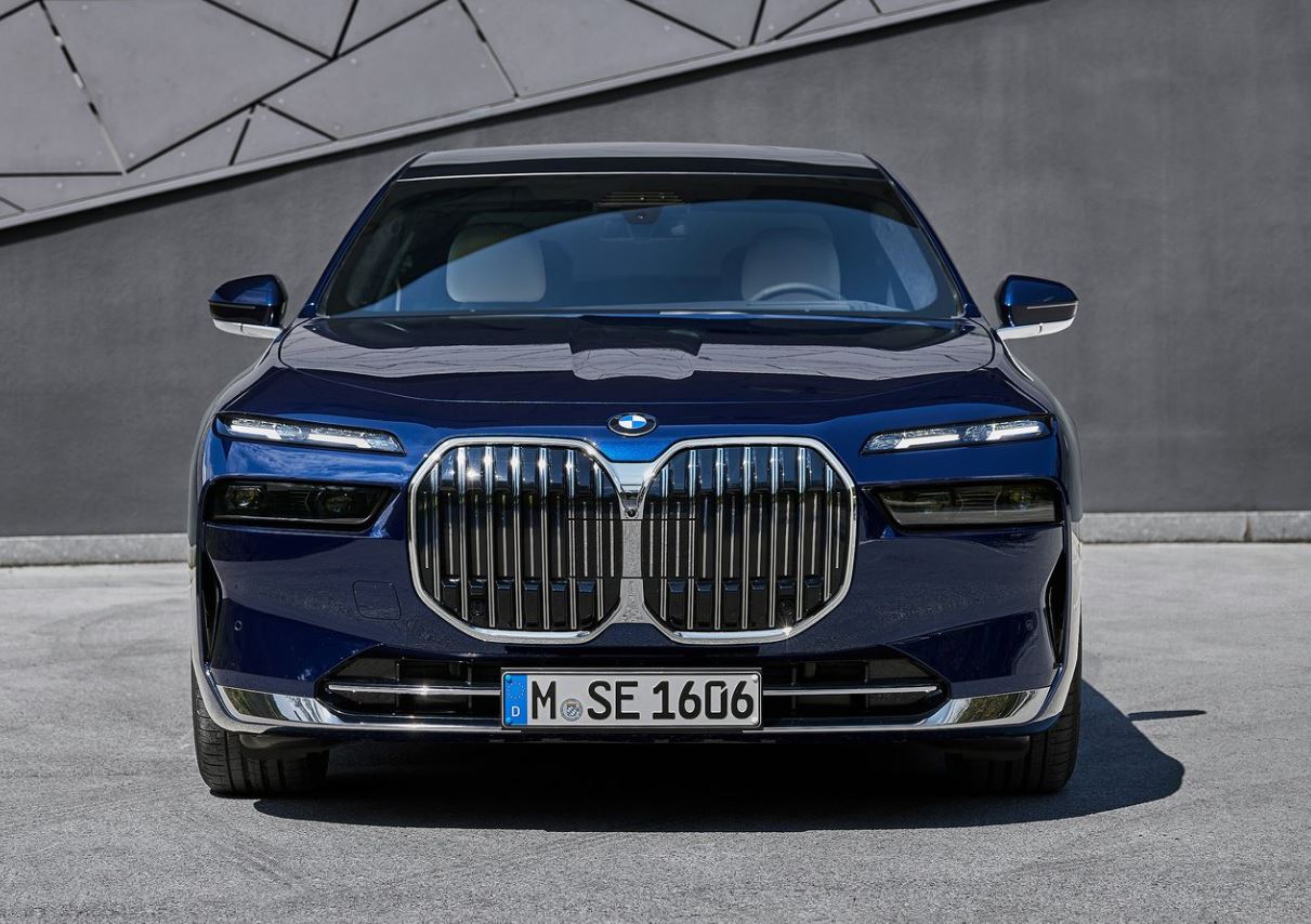 2024 BMW 7 Serisi 740Ld xDrive 3.0 300 HP Pure Excellence Steptronic Özellikleri - arabayakit.com