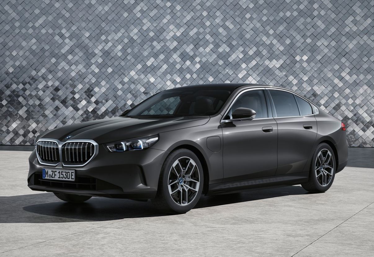 2024 BMW 5 Serisi 520i 1.6 190 HP M Sport Steptronic Özellikleri - arabayakit.com